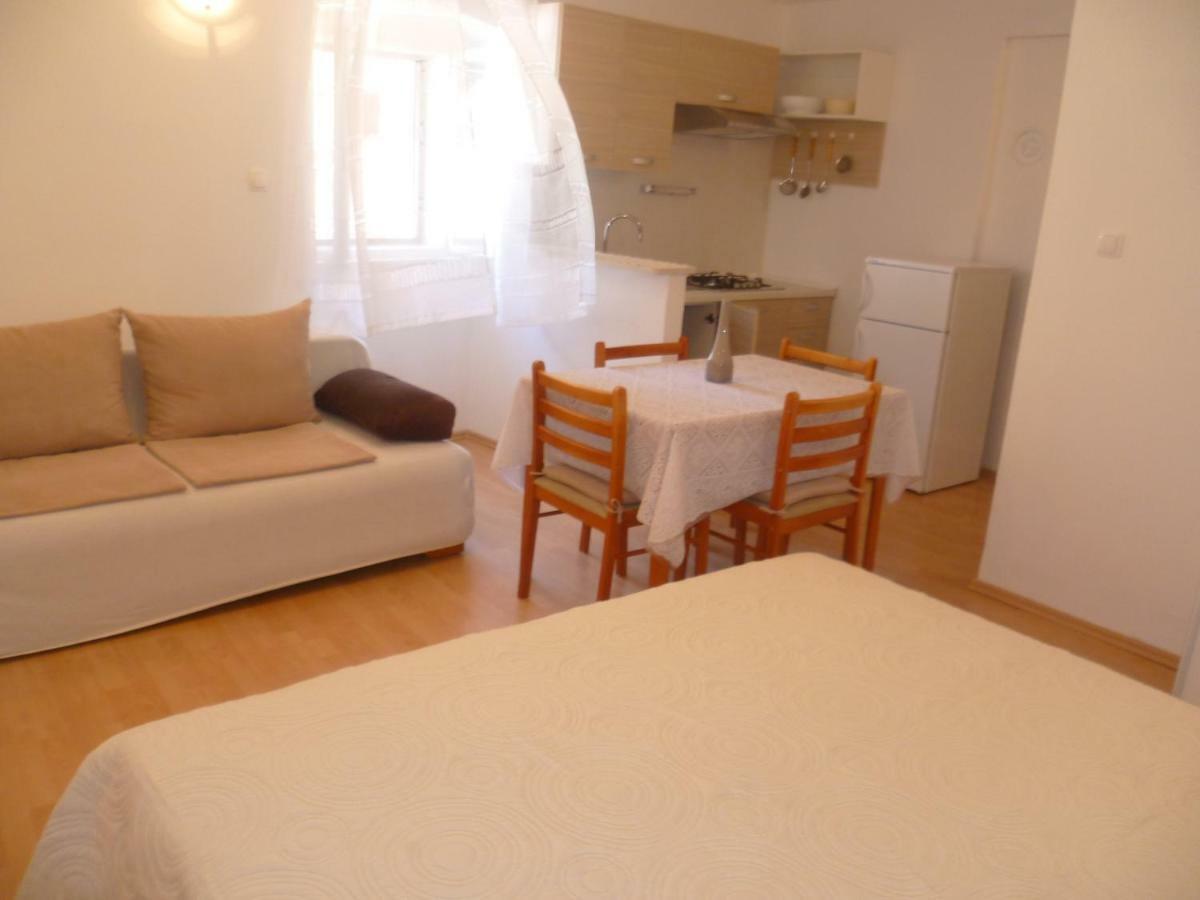 Apartments Nevija Valun Extérieur photo